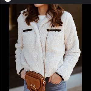 Thread and Supply trendy Teddy Jacket! So cozy and tastefully cute! Size Small!